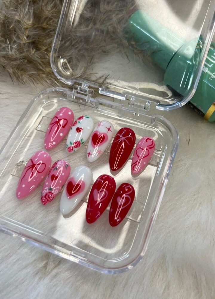 almond nails